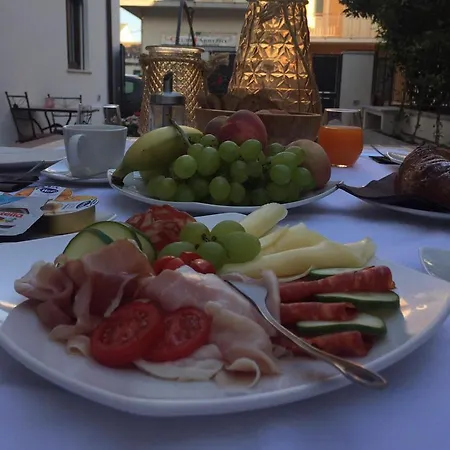 Oda ve Kahvaltı Sikule